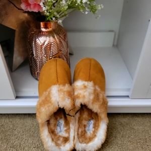 BRAND NEW Fur slippers